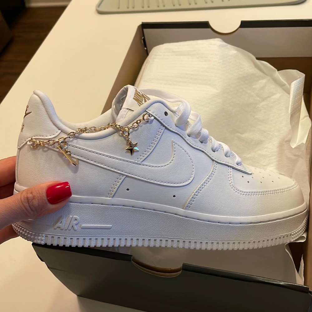 New Nike Air Force limited edition with gold chain